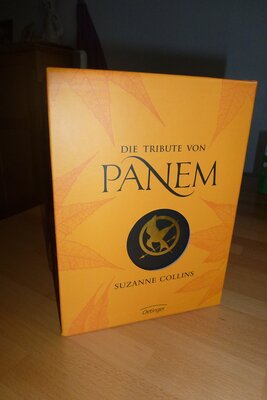 Alle Details zum Kinderbuch The Hunger Games Limited Edition Gebundene Ausgabe von Suzanne Collins, 17. Oktober 2013: limitierte Ausgabe (Die Tribute von Panem) und ähnlichen Büchern