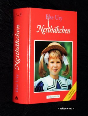 Alle Details zum Kinderbuch Nesthäkchen. Sammelband 1-3: Nesthäkchen und ihre Puppen, Nesthäkchens erstes Schuljahr, Nesthäkchen im Kinderheim und ähnlichen Büchern